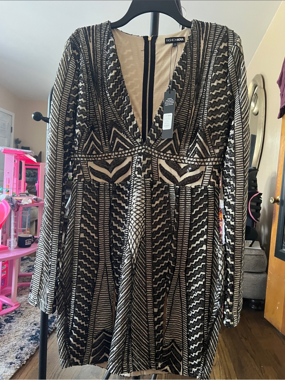 Fashion Nova Black & White Geometric V-Neck Dress